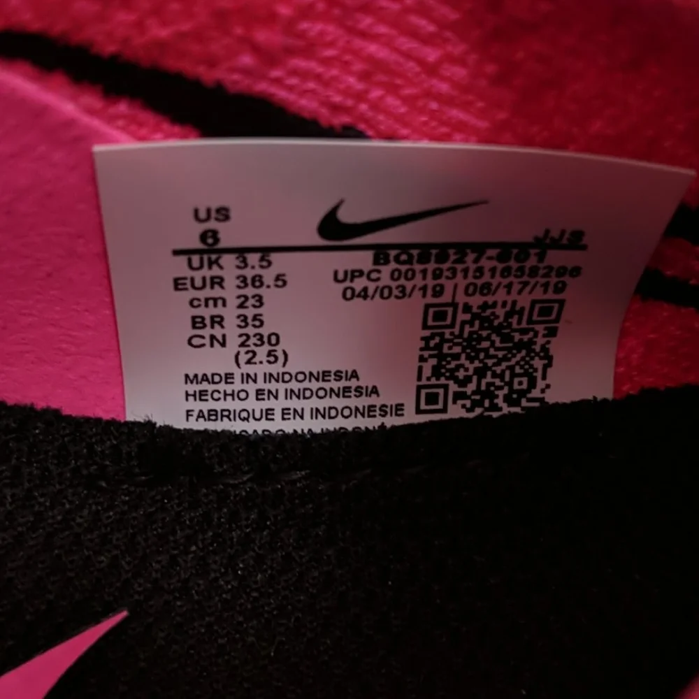 NIKE Epic React Flyknit Sneakers ~ NEW